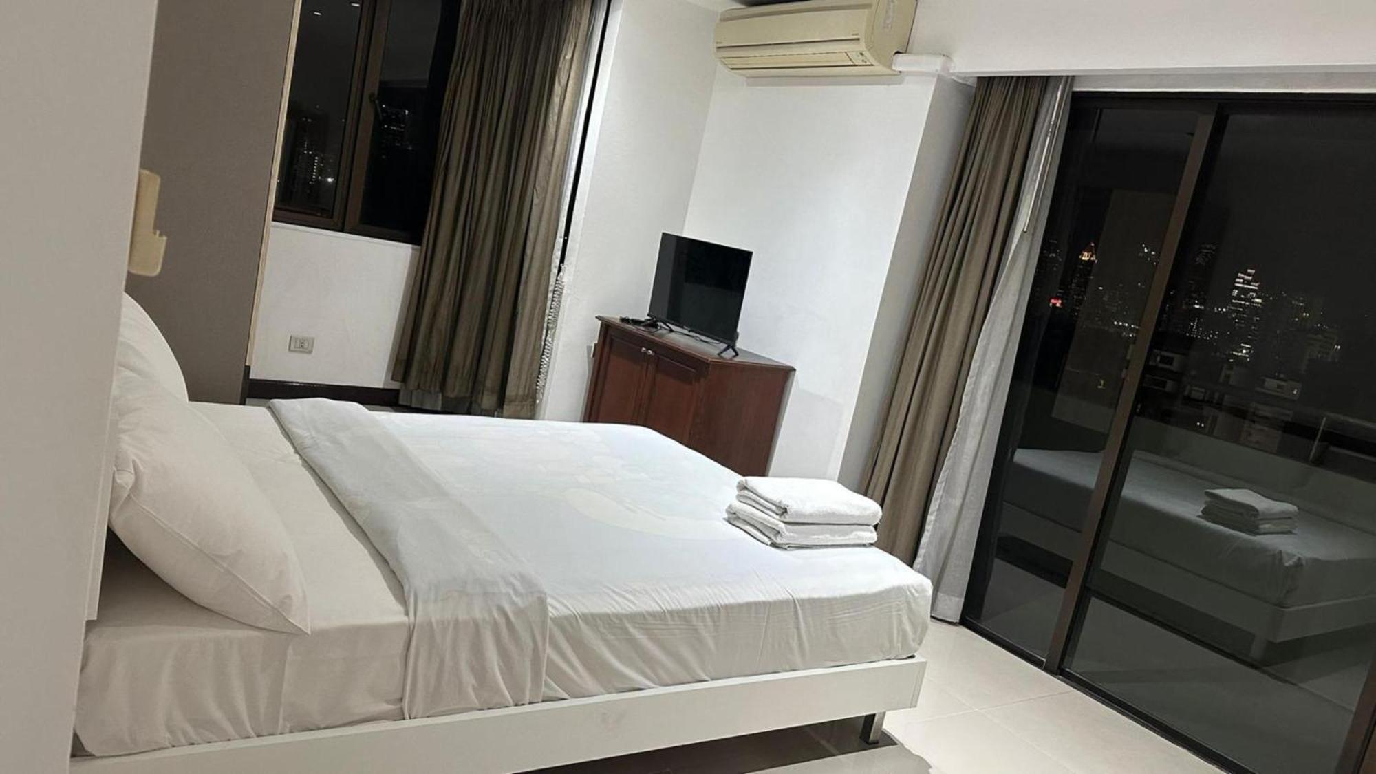Affordable Serviced Apartments In Nana Omni Tower - Prime Sukhumvit Location Bangkok Exteriér fotografie