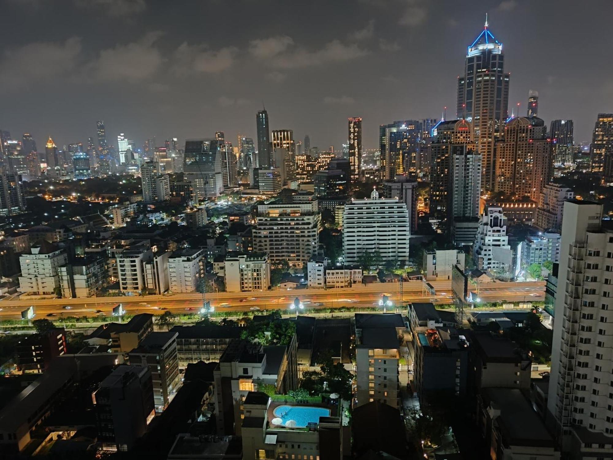 Affordable Serviced Apartments In Nana Omni Tower - Prime Sukhumvit Location Bangkok Exteriér fotografie