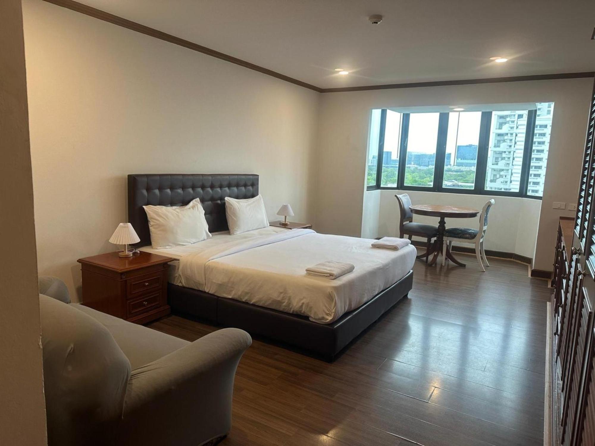 Affordable Serviced Apartments In Nana Omni Tower - Prime Sukhumvit Location Bangkok Exteriér fotografie